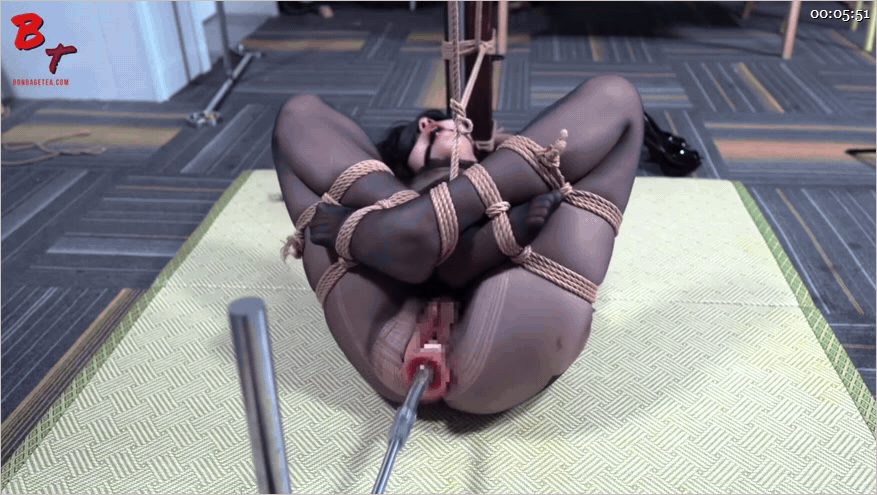 ㊙【SM调教】【BondageTea】捆绑丝袜炮机各种姿势特别专业是妹子被炮机干 配图2