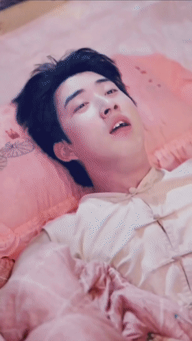 【AI脱衣】魔改短剧《破咒师》第4集 灵儿扒下我的裤子骑在我的身上还出言羞辱我! 配图3