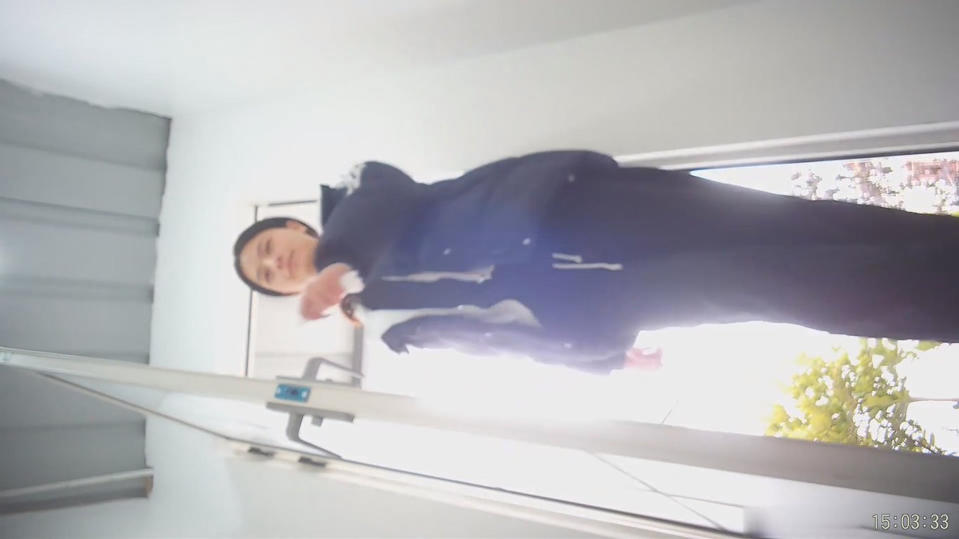 前段时间很火的某莉岛网红景区女厕偷拍JK短裙萝莉妹听说话声音貌似男的高清无水印原 配图25