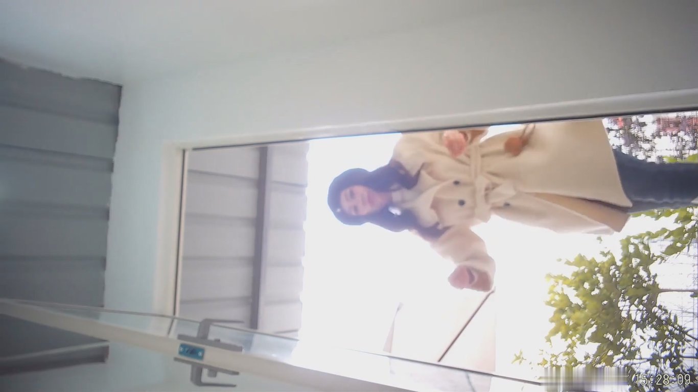 前段时间很火的某莉岛网红景区女厕偷拍JK短裙萝莉妹听说话声音貌似男的高清无水印原 配图27