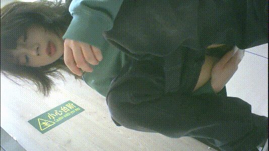 KTV女厕全景偷拍多位大长腿小姐姐各种极品小黑鲍 配图8