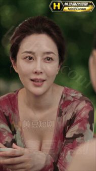 【AI短剧】《母子同欢》EP1-4集，舞蹈女神妈妈，腰肢柔软开腿能到极限。儿子偷 配图8