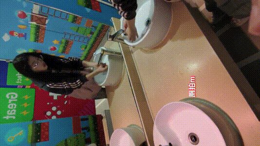大神男扮女装潜入商场女厕偷拍多位极品美女各种嫩鲍高清福利 配图21