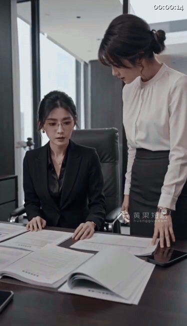 【AI短剧】《女总裁的秘密开关》EP1-10集原版，S与M的危险游戏，新人入职报 配图10