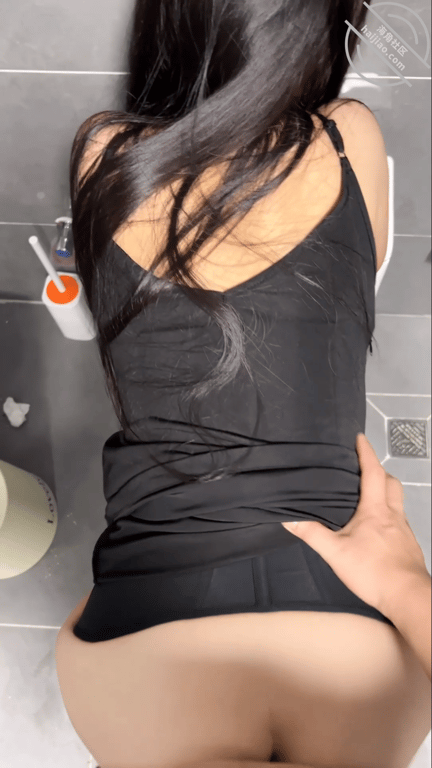 与极品E杯人妻的性福生活,前凸后翘多角度玩弄,连上厕所都不放过 配图21