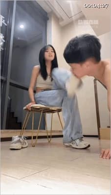 ㊙️【SM调教】【等等s】被踩在脚底下的狗白棉袜碾压死贱狗又酸又臭的感觉真是让狗儿子流连忘返被耳光扇得狗脸通红2V-老宋论坛