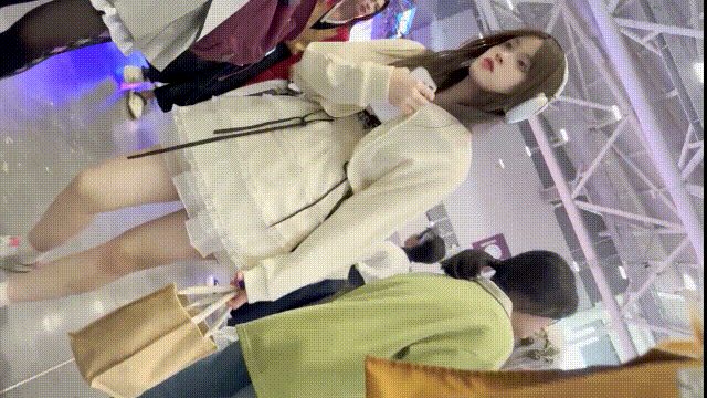 地铁偶遇白裙极品一路尾随偷拍裙底春光 嫩臀红疹暗藏玄机…越看越上瘾！ 配图29