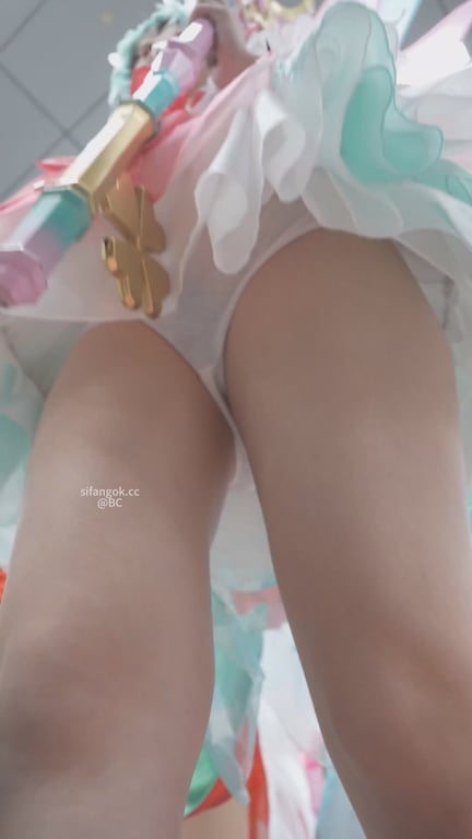 BC大神漫展尾随偷拍瑶妹小姐姐超短裙竟然无打底..微透内正面黑森林 配图5