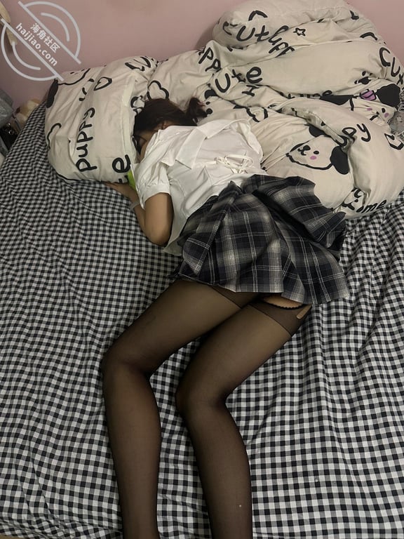 【13】这期是表妹Jk黑丝美腿~口交吞精调教，无套插进入…吞精把她整吐了 - 老宋论坛-老宋论坛