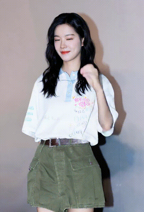【AI脱衣】继续快手抖音小红书网红明星及红人娜扎给小朋友喂奶！ 配图9