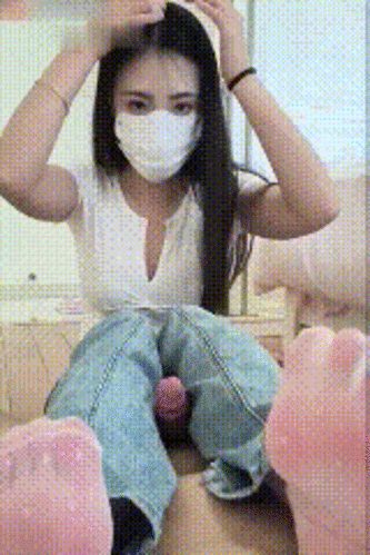 【SM调教】【长沙多多S】操！射啊！给老娘喷得越多越贱！浓精全射在本女王丝袜脚上 配图2