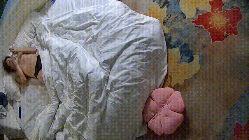 情趣台3-3：纹身狠男狂干主动人妻，口活骚浪又自摸湿逼，奶子虽小却欲罢不能！ 配图7