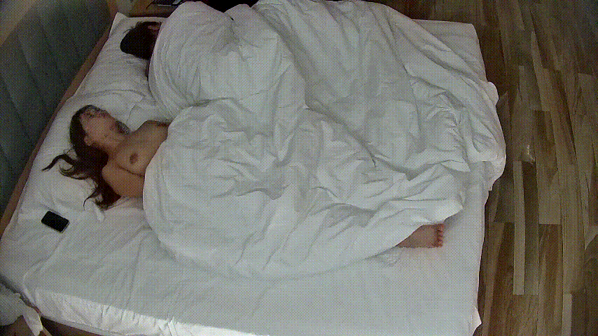 情趣酒店4-19：睡梦中欲火觉醒，美女钻进男友被窝疯狂索取，完事后手指挑逗让她欲仙欲死！ - 老宋论坛-老宋论坛