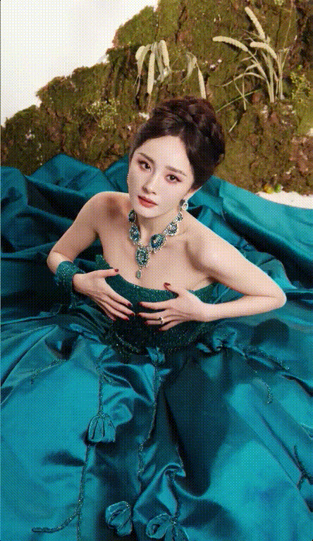 【AI脱衣】杨幂 杨紫 古力娜扎等明星明星一脱成名系列 第11弹！ 配图6