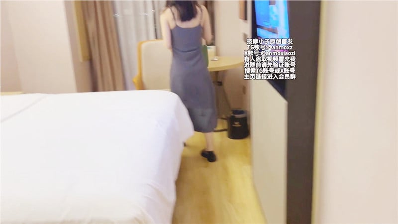 【极致偷拍】音乐老师粉嫩蜜穴被按摩小子上门精油猛插！2100元爽到失禁高潮连连 配图17