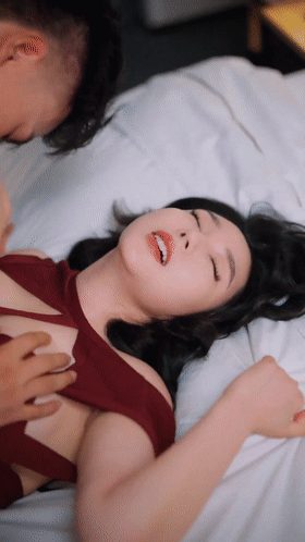 身价千万网红eliy教母上岸后自导自演 擦边短剧《上司请接招》！ 配图11