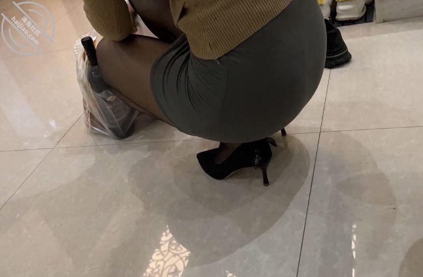 （原创）整日面对黑丝包臀裙老妈，控制不住自己，趁老爸不在，把她强干内射了 - 老宋论坛-老宋论坛