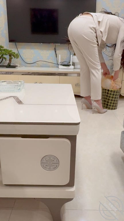 【50分原创】小年夜在家把姐姐绑起来操，气质女神变发情母狗，喷泉式潮喷 - 老宋论坛-老宋论坛
