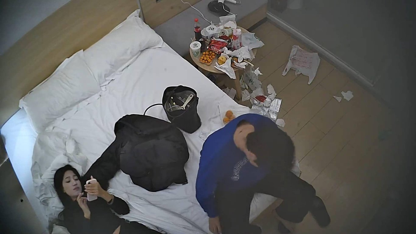 11-30流出酒店偷拍❤️连续两天入住情侣气质甜美又身材不错的美女喜欢上位榨取男友精液（38V)-老宋论坛