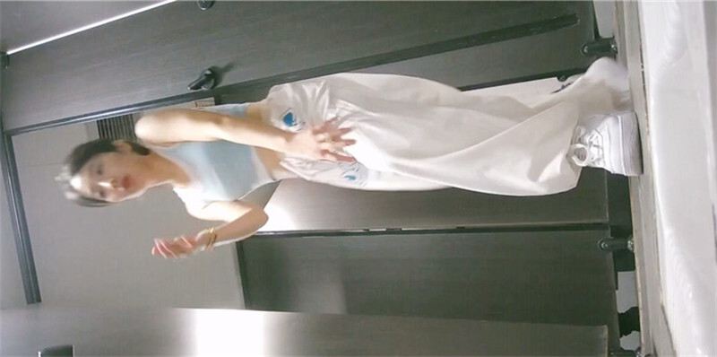 极致偷窥盛宴！商场女厕近距离偷窥多位美女绝美粉嫩鲍鱼2 配图12