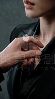 【AI短剧】《女总裁的秘密开关》第3集 S与M的危险游戏愃 配图2