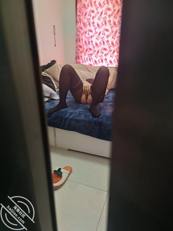 （原创剧情一）去哥哥家串门，发现嫂子穿着黑丝自慰 - 老宋论坛-老宋论坛
