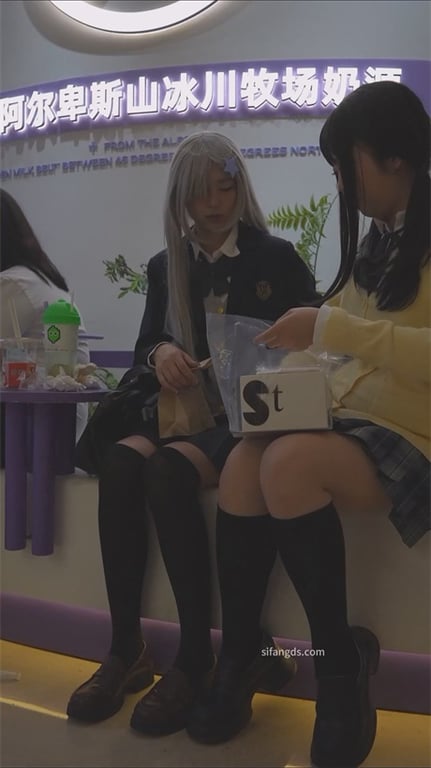 爆款推荐【商场猎艳】极品靓女试衣间被强势拿下，龟男女友肥美阴户紧致翘臀，羡慕到爆 配图9