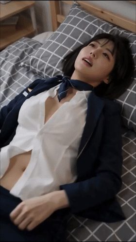【AI真人小剧场】《胖哥的传奇人生》第6集空姐劳累一天渴望被男人滋润，被胖哥爆肏 配图3
