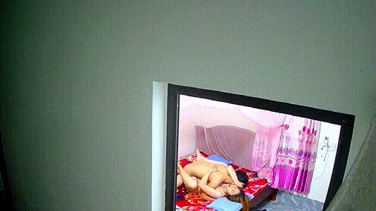 饥渴房东深夜偷调摄像头偷窥年轻小情侣激情高潮连连 配图10