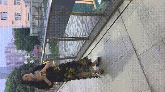 商场一路尾随偷拍两位美女的多毛小黑鲍 配图4