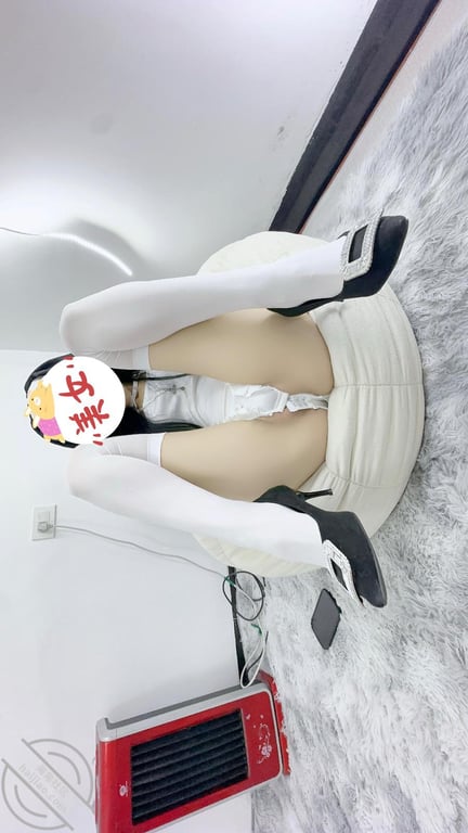 （原创93）淫水奶油拌脚趾，女儿淫叫着我是修女不能操我，会被操坏的。 配图6