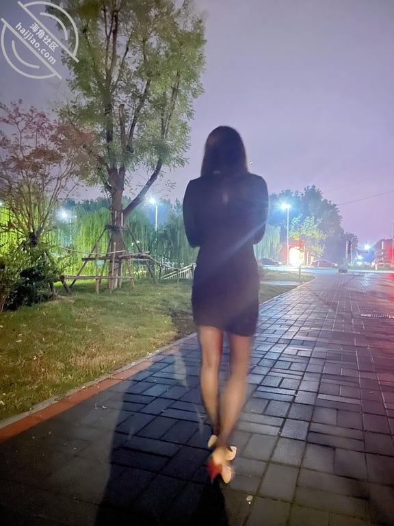 （福利贴）美女少妇邻居不让日逼，给我足交，射嘴里了 - 老宋论坛-老宋论坛