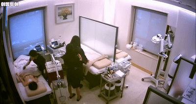 韩国美容院监控偷拍流出！极品美女胸部私密保养全过程，各种仪器激情上阵！-老宋论坛