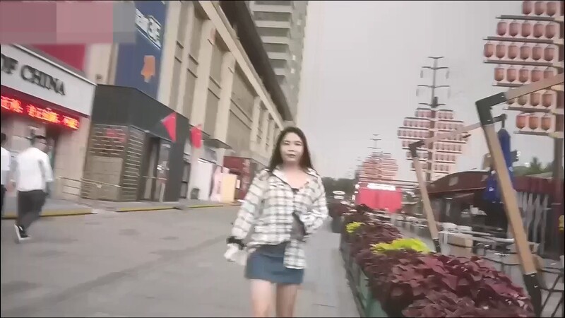 农村光棍激情约炮！长发短裙神似小宋佳的极品美女❤️舌吻湿吻疯狂调情 换上骚情趣装后入猛干 紧抓肥美大屁股狂抽猛插爽到飞起♐ - 老宋论坛-老宋论坛