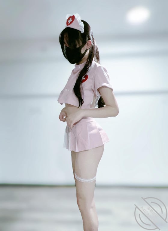原创姐姐22 尤物姐姐变身护士服，换了各种姿势后终于在厨房把姐姐内射了！-老宋论坛