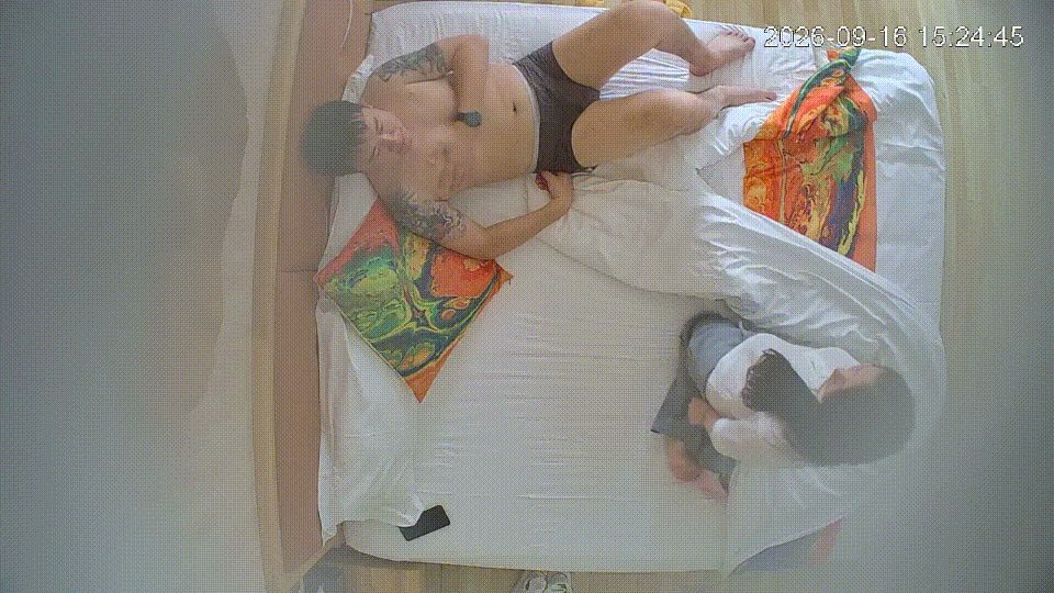 XCY6 9-16 纹身男带少妇情人开钟点房操逼 少妇身材超赞 看着娇小 但脱衣 配图1