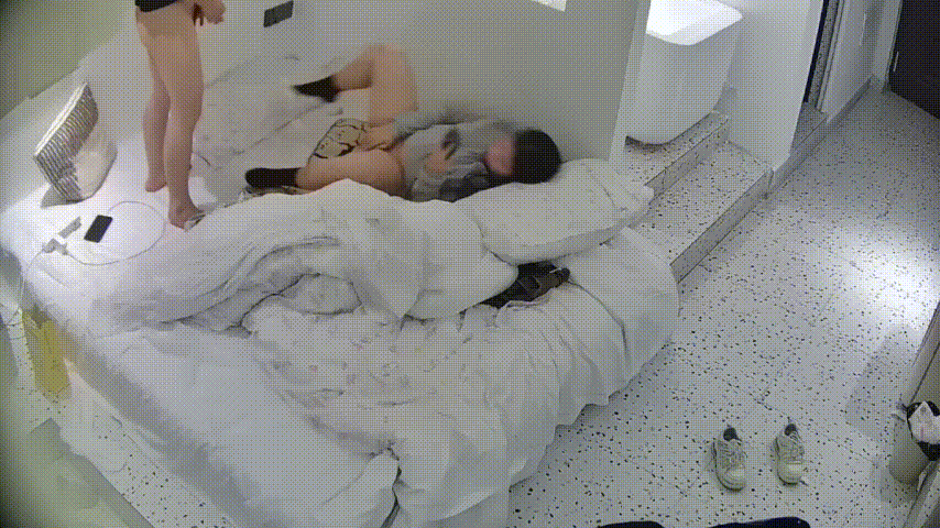 大学城12-8：清纯女孩欲火焚身，却遇极品废柴男，全程只在逼门口干蹭，完整插入一 配图2