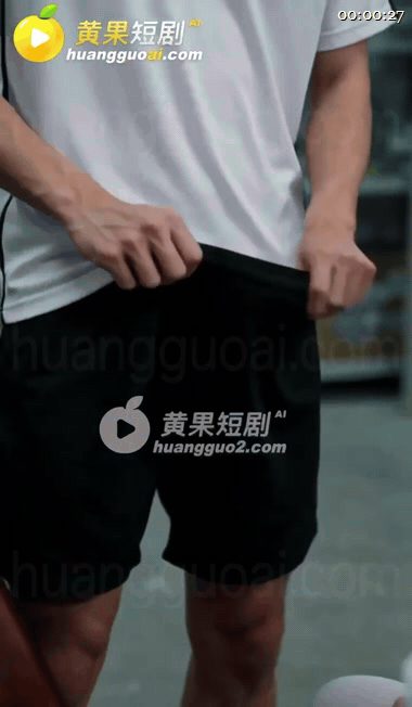 【AI短剧】《校园宠物玩家》EP1-5集，胯下疯狂夹击，温热蜜穴贪婪吞噬你的二两 配图4