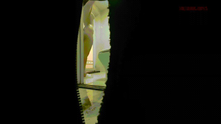 ⁸¹ 浴室偷拍朋友的小女朋友洗澡 平时看着她在身边就心痒 这次趁她洗澡偷拍她的裸 配图8