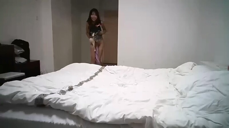 【极致猎艳】170cm苗条大长腿4万粉小网红被猛男扛腿狂操 小穴狠插到喷水 后入 配图19