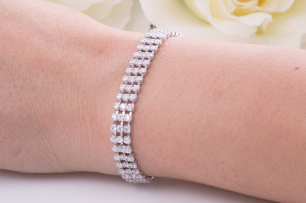 Unlocking the Brilliance A Comprehensive Guide to Tennis Bracelets for