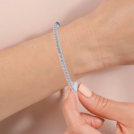 Round Moissanite Flexible Bangle