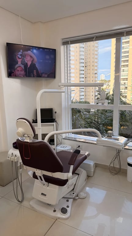Cadeira odontológica da Vértice com vista para a cidade