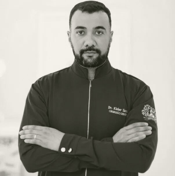 Dr. Kleber Sandim, cirurgião-dentista responsável pela Vértice Reabilitação Oral e Estética