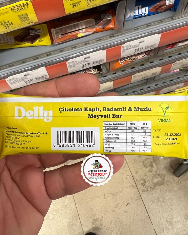 Delly Çikolata Kaplı Bademli ve Muzlu Meyveli Bar