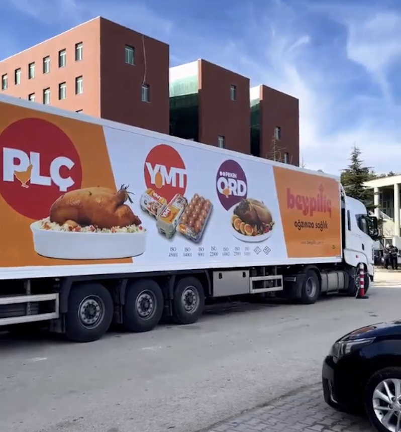 Bolu'da cenazeler o TIR'da taşınmıştı! Üzerinde reklamı bulunan piliç şirketinden açıklama geldi - Resim : 1