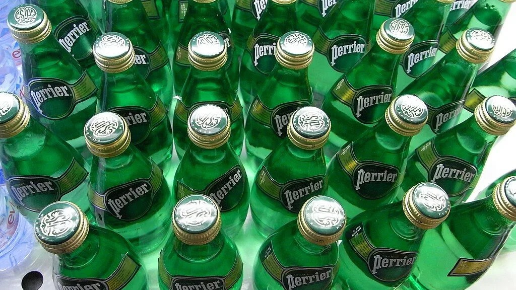 İsviçreli Nestlé'ye ait 2 milyon şişe Perrier markalı maden suyu zararlı bakteri tespiti sonrasında imha edildi!-2