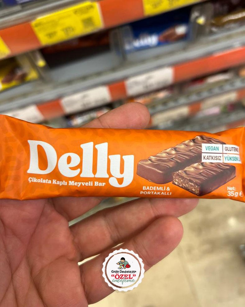 Delly Çikolata Kaplı Bademli ve Portakallı Meyveli Bar
