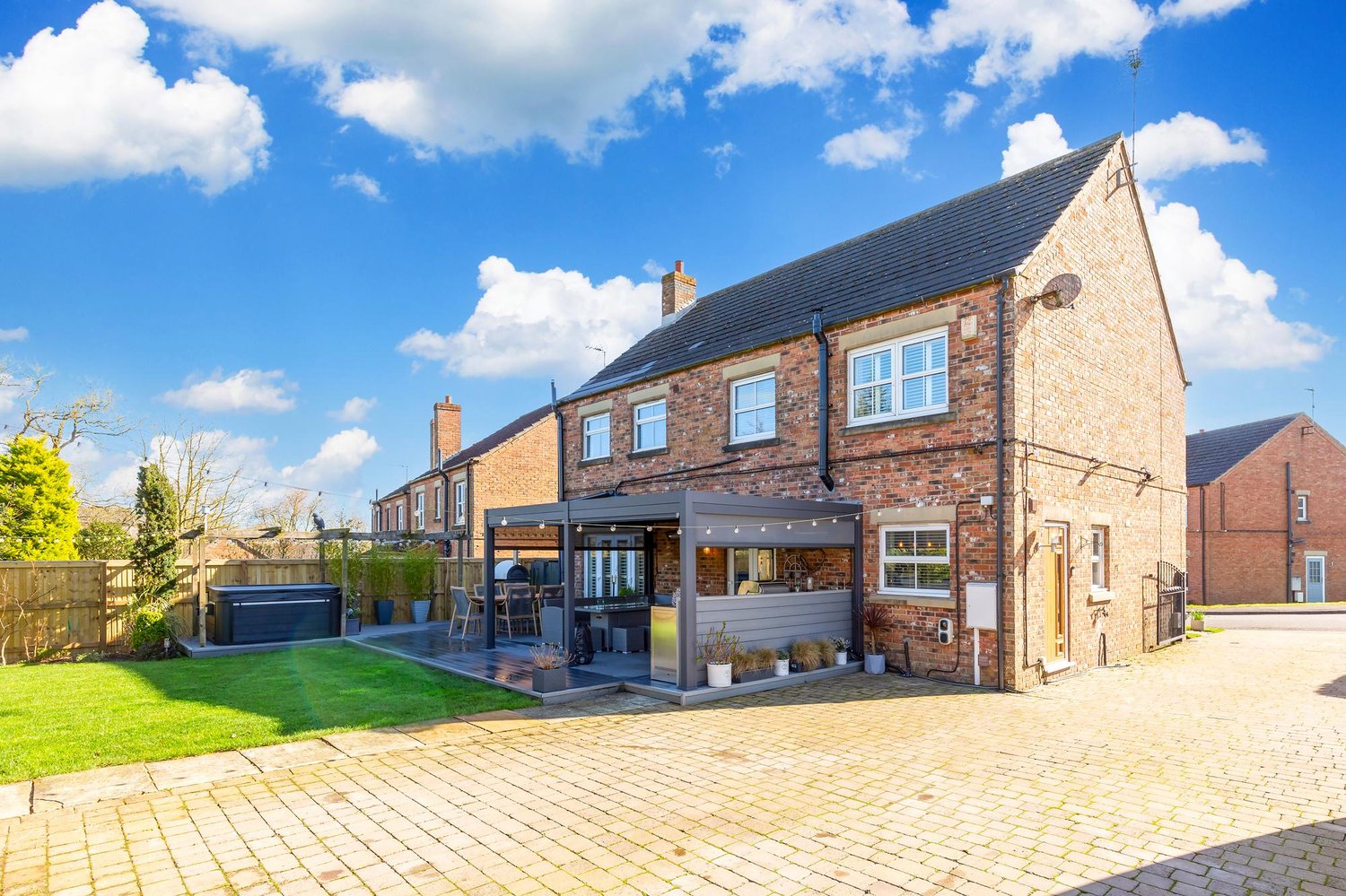 8 Mere Grange, Fridaythorpe, Driffield
