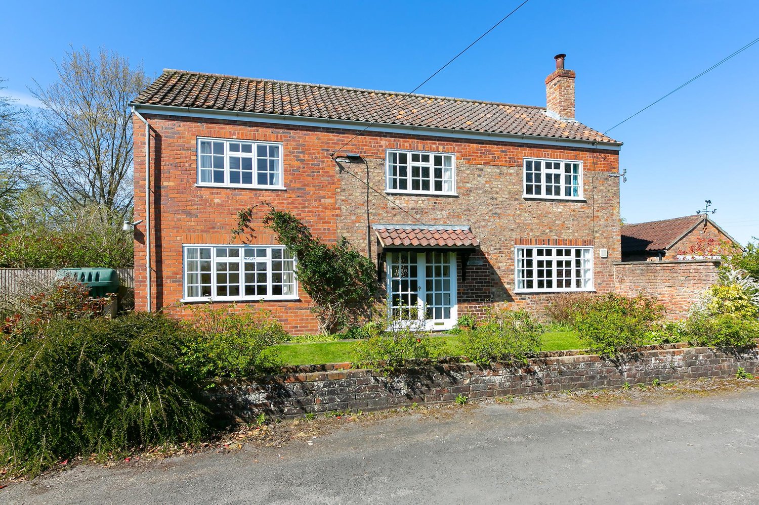 *Moat Farm Cottage  Middle Street, Laytham, York